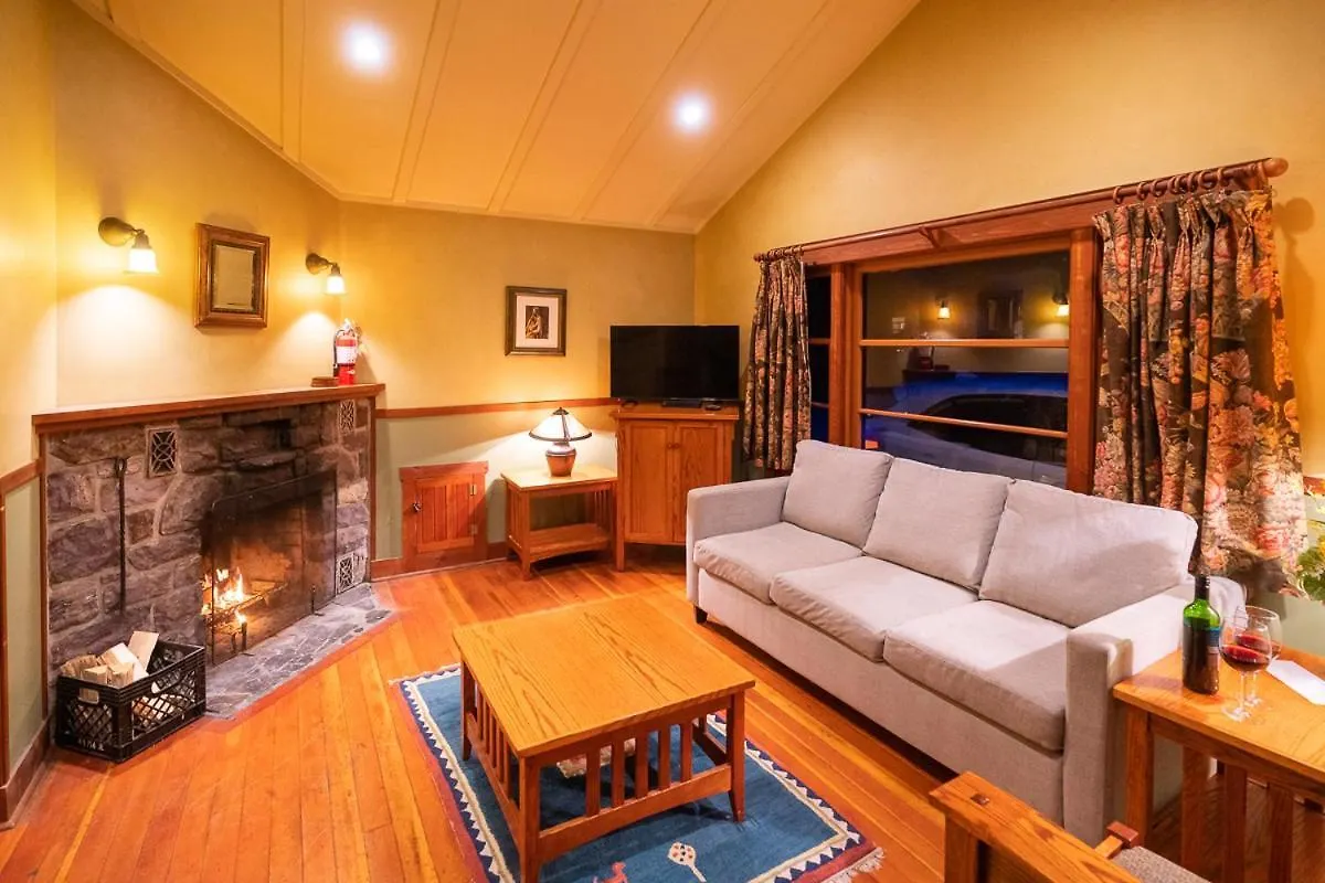 Johnston Canyon Lodge & Bungalows Castle Junction Kanada