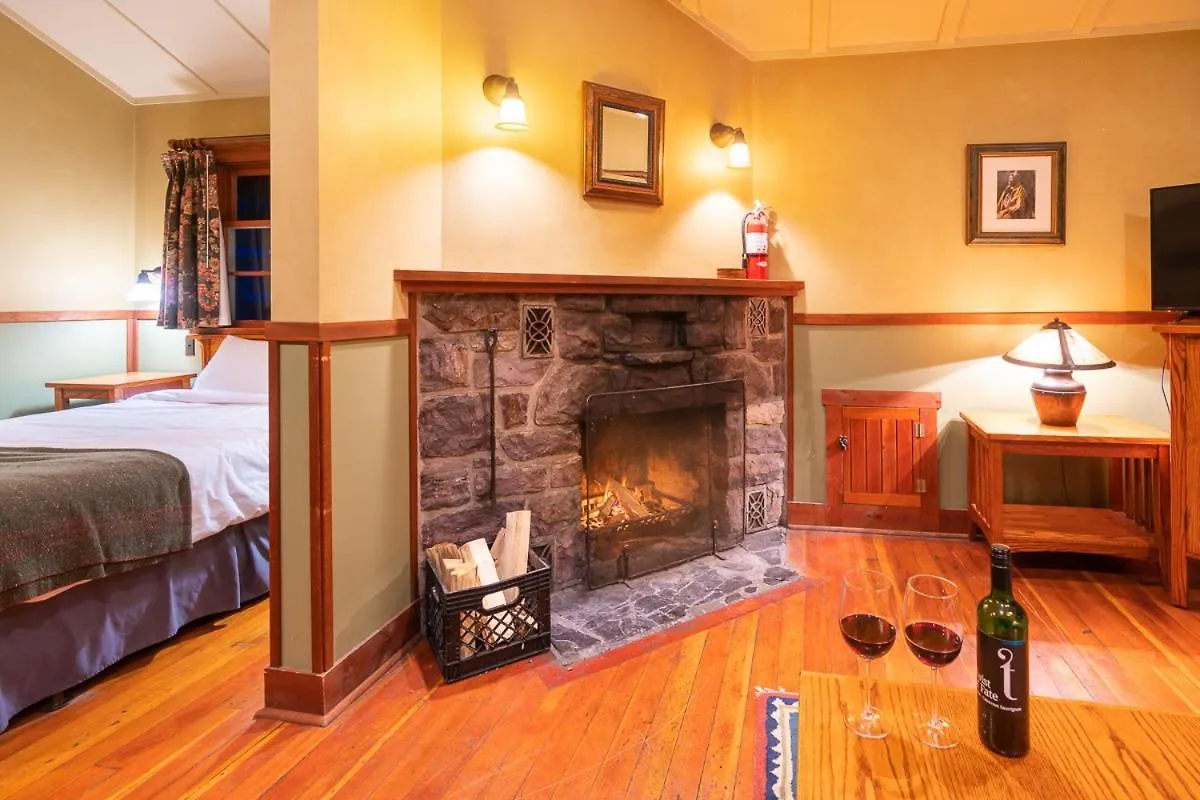 Johnston Canyon Lodge & Bungalows Castle Junction 0*,