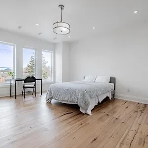 Executive In Next To Yorkdale Shopping Centre Séjour chez l'habitant Toronto