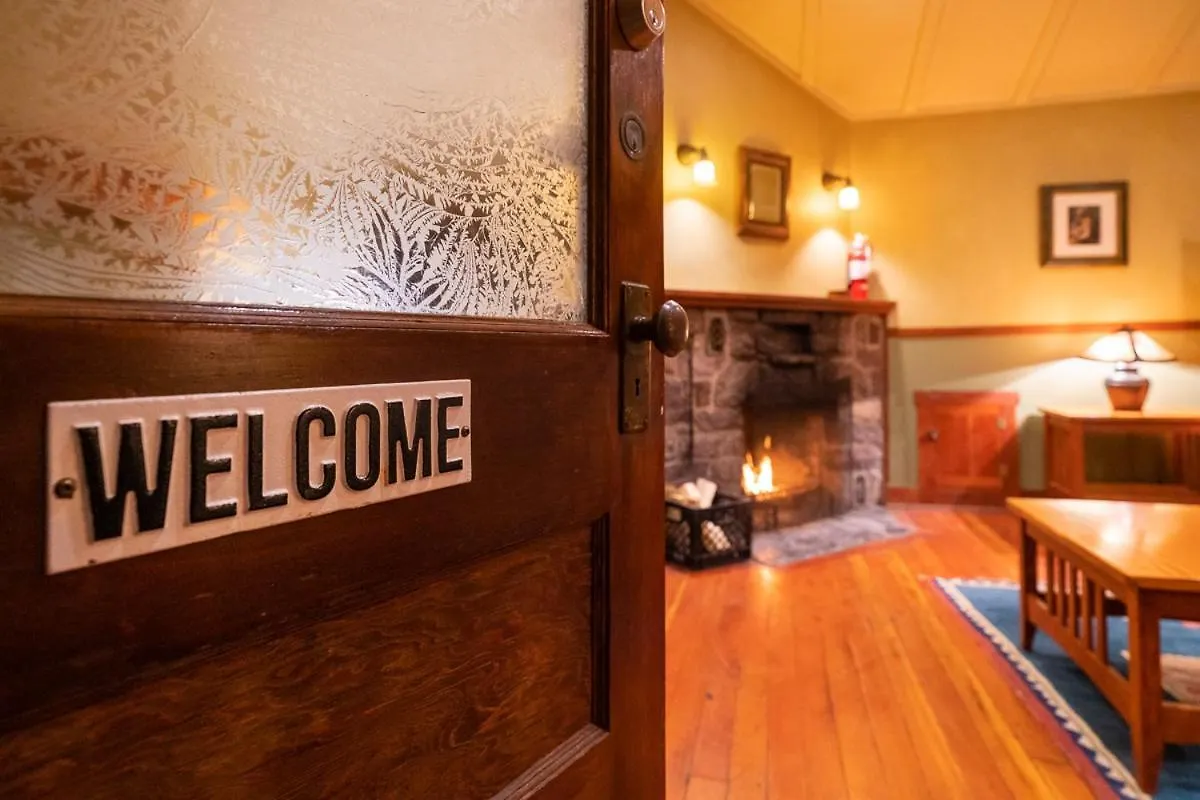 Johnston Canyon Lodge & Bungalows Castle Junction Chalet