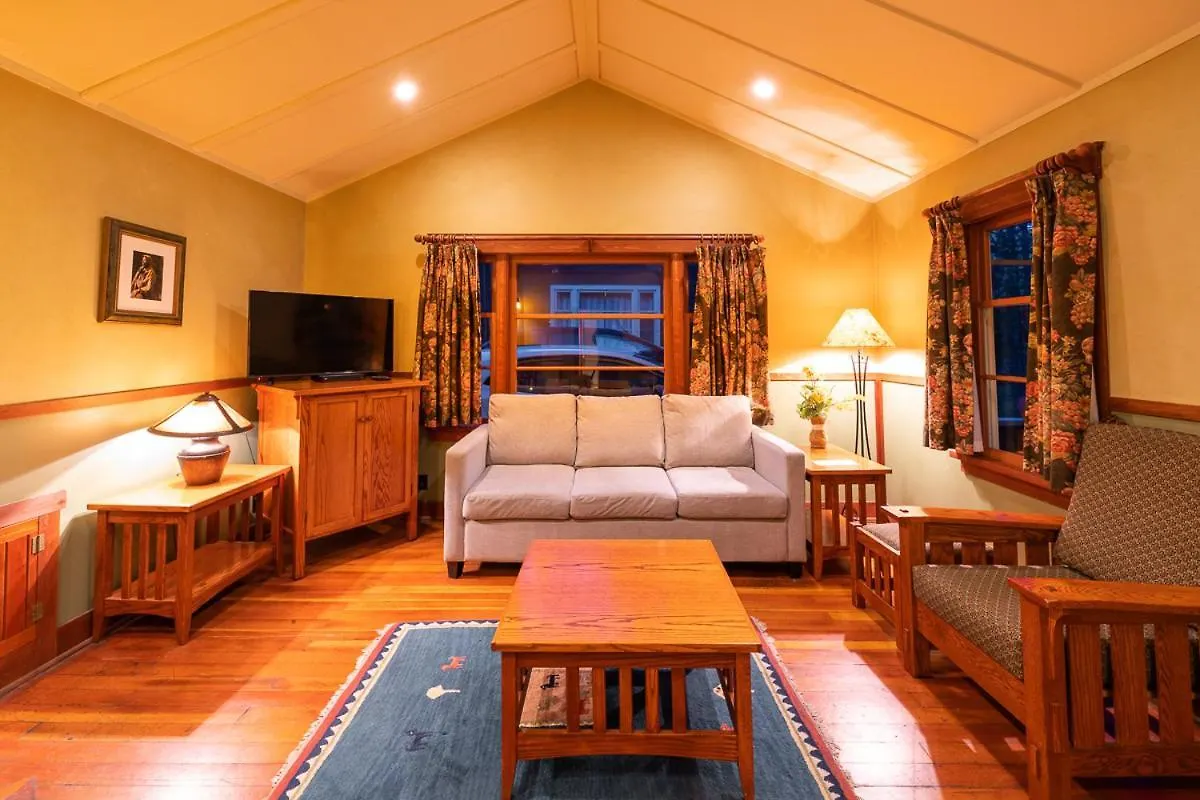 Johnston Canyon Lodge & Bungalows Castle Junction Chalet