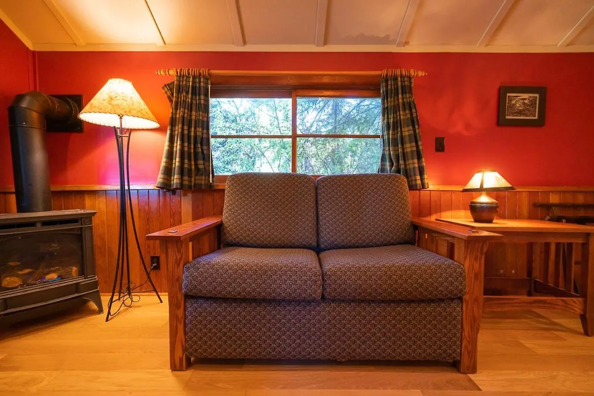 Johnston Canyon Lodge & Bungalows Castle Junction 0*,  Canada