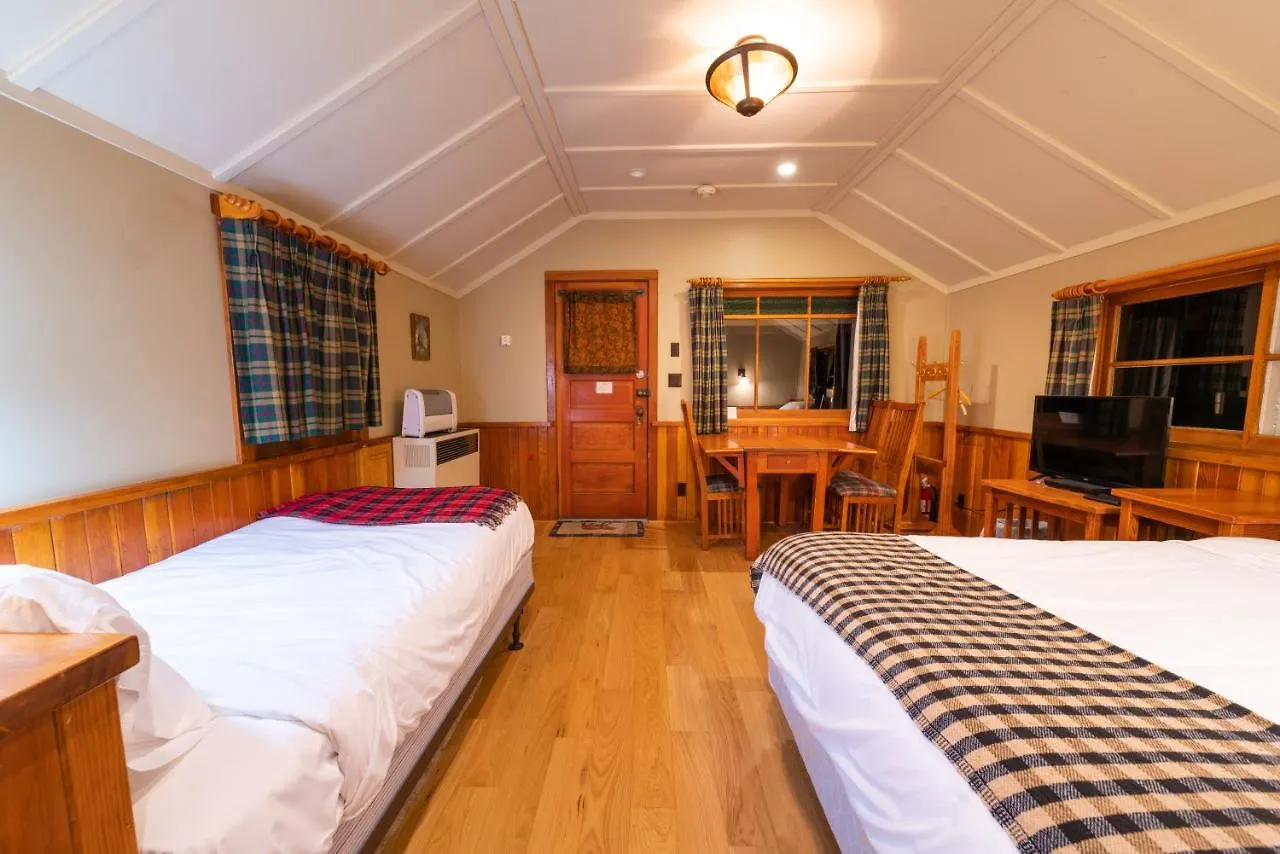 Chalet Johnston Canyon Lodge & Bungalows Castle Junction